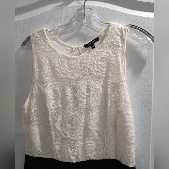 Black and white jumpsuit - Picture 3 of 12